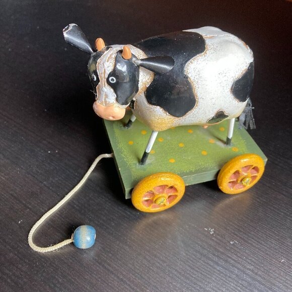 Vintage METAL COLLECTABLE  COW ON wheels by innovation "MES AMIS" COW PULL TOY - Picture 1 of 15